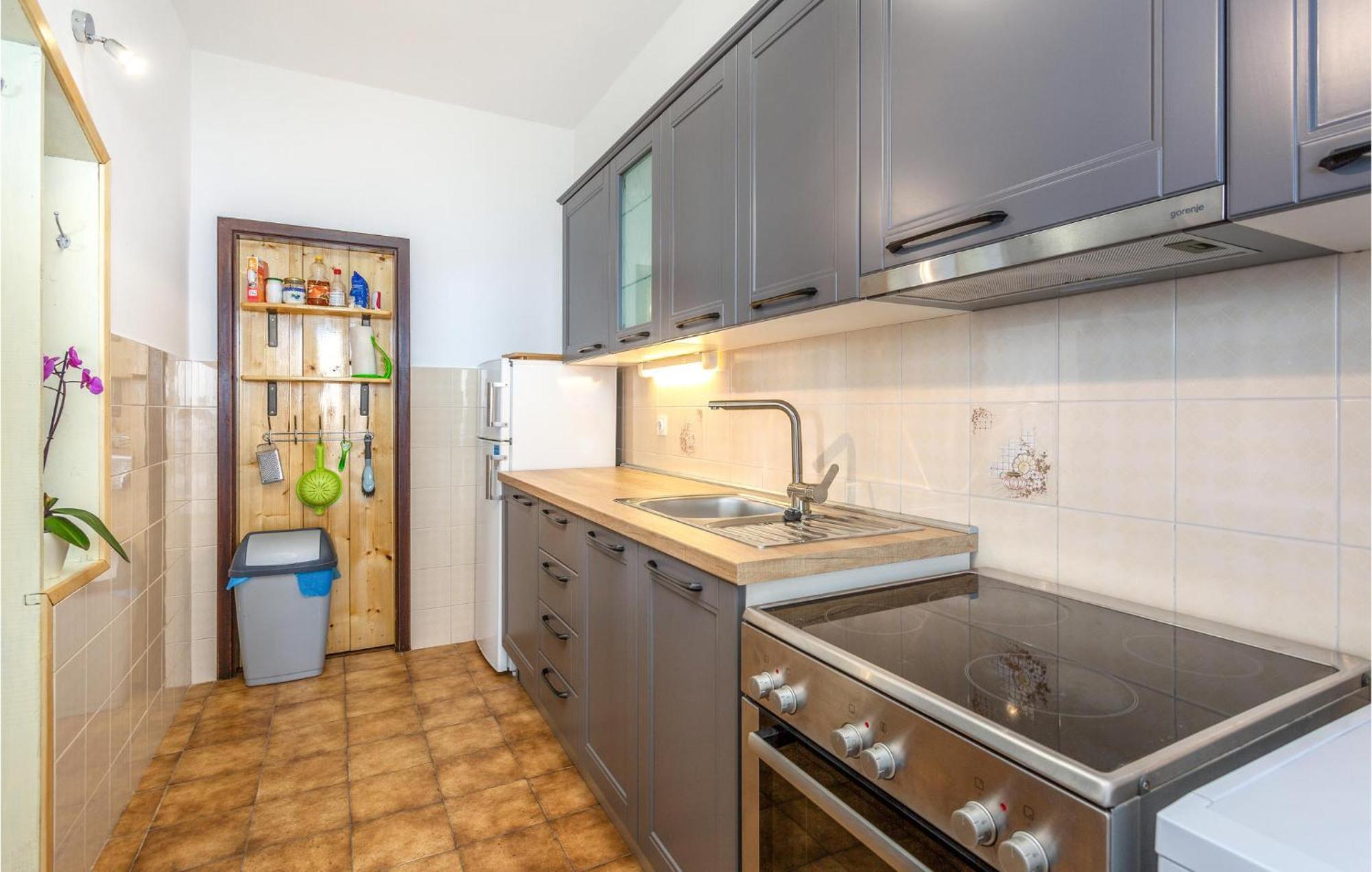 Nice Apartment In Lovran With Kitchen ภายนอก รูปภาพ